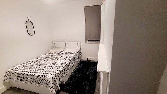 Double Room Available in Grays Main Photo
