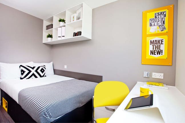 Basic En-Suite Room Available for a Student Main Photo