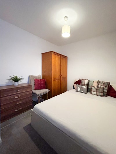 Bright and Cozy Room Available Main Photo