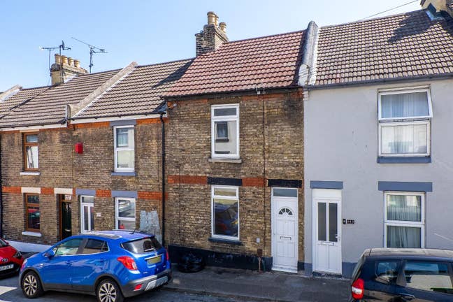 2 Spacious Rooms near Chatham Train Station Main Photo