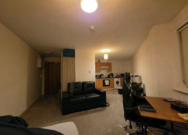 Studio Flat Sublet – 1 Month Main Photo