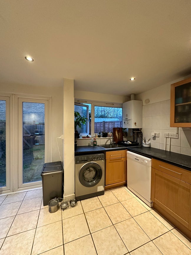 Room available in friendly house — Bowater Close  Main Photo