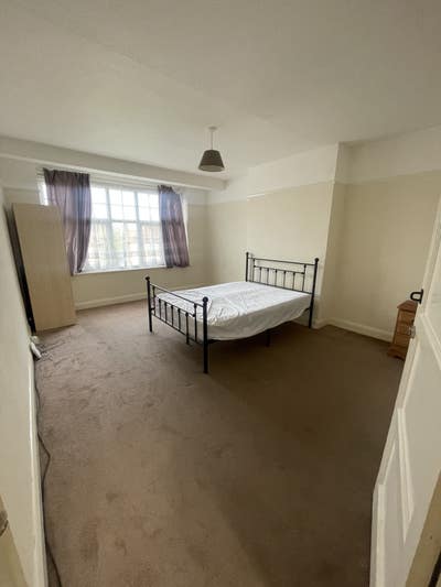 Large Furnished Double room in Carshalton Main Photo