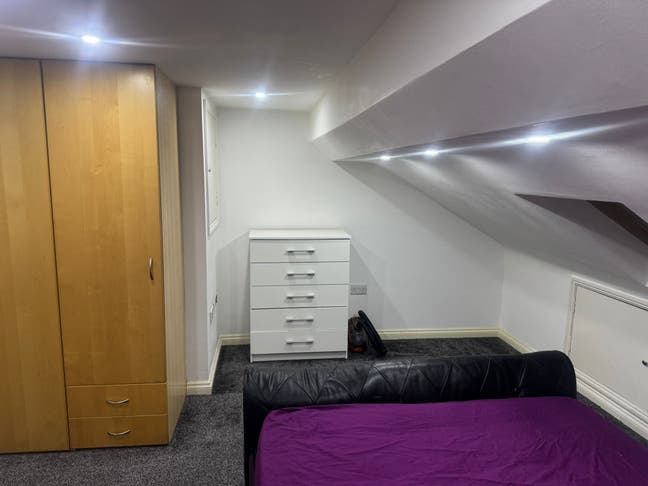 Large Double Ensuit with Bills  £1100 Main Photo