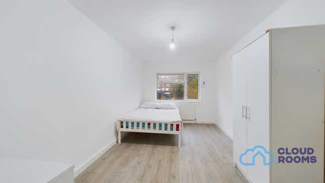 Double Room for Couple or Single – E7 🏠 Forest Ga Main Photo