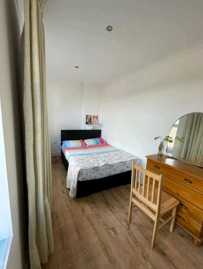 One shared room available Main Photo