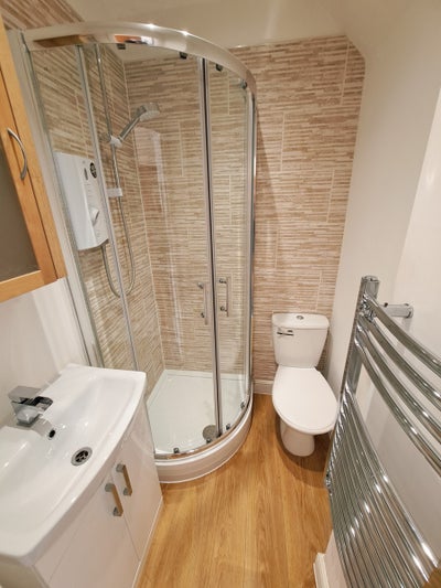 Nice en-suite double room. Quiet central location Main Photo