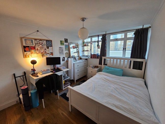 Bright Zone 1 double in friendly house Main Photo