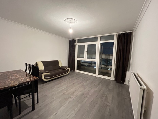 2 Bed Flat With Balcony Near Wapping Station, E1W. Main Photo