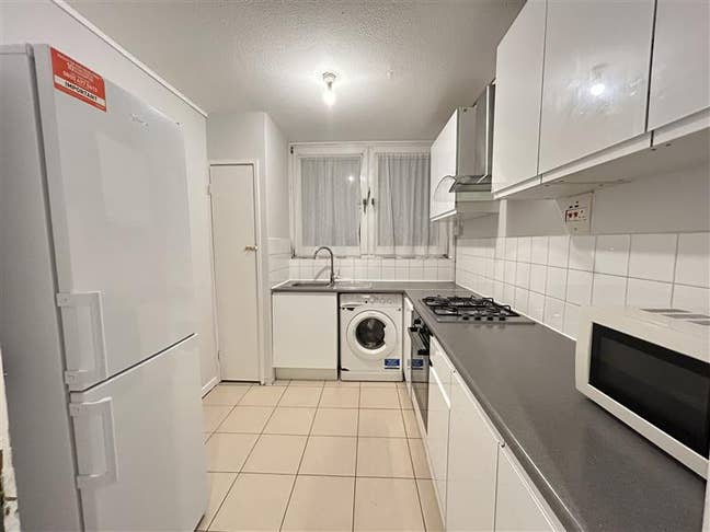 2 Bed Flat With Balcony Near Wapping Station, E1W. Main Photo