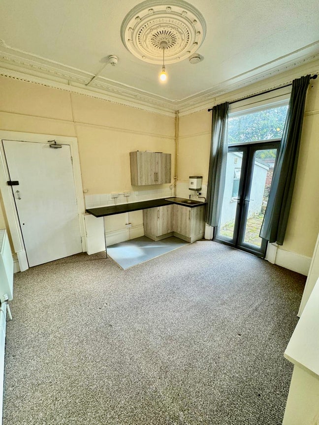 🏡 Spacious Double Room with Private Kitchenette Main Photo