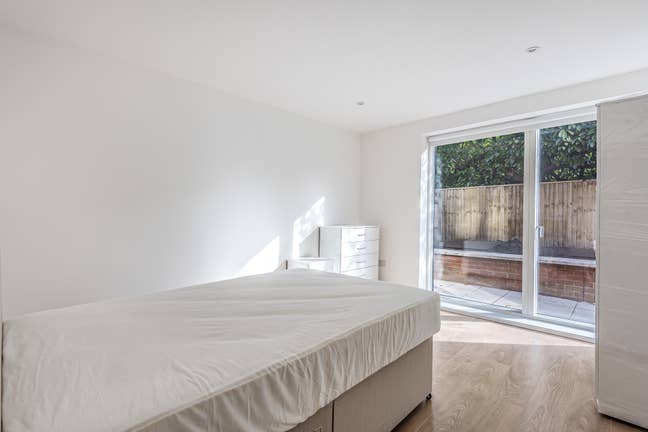 Double Room in Stylish Cowley House Share Main Photo