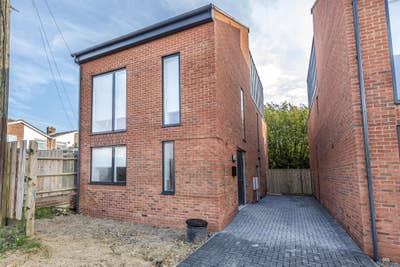 Double Room in Stylish Cowley House Share Main Photo