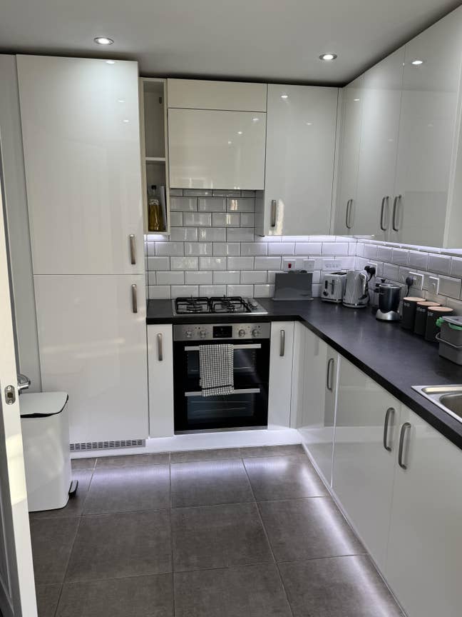 ✨ Bright Single Room in Spacious Family Home Main Photo