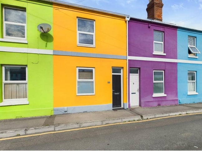 4 bed newly renovated property - Central location Main Photo