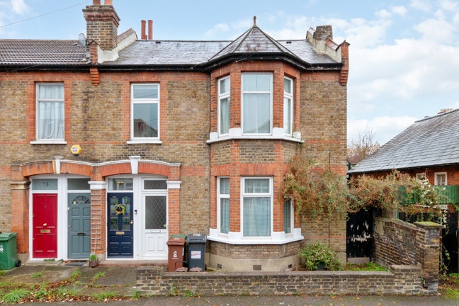 2 bed end terrace house to rent E17 Main Photo