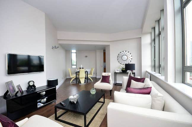 Large & Modern Newly Refurbished 2 bed 2 bath! Main Photo