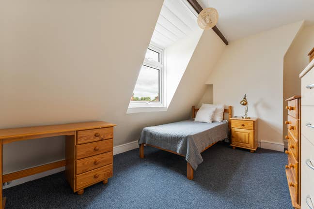 Room 4, 40 Clifton Road, Salisbury - Available Now Main Photo