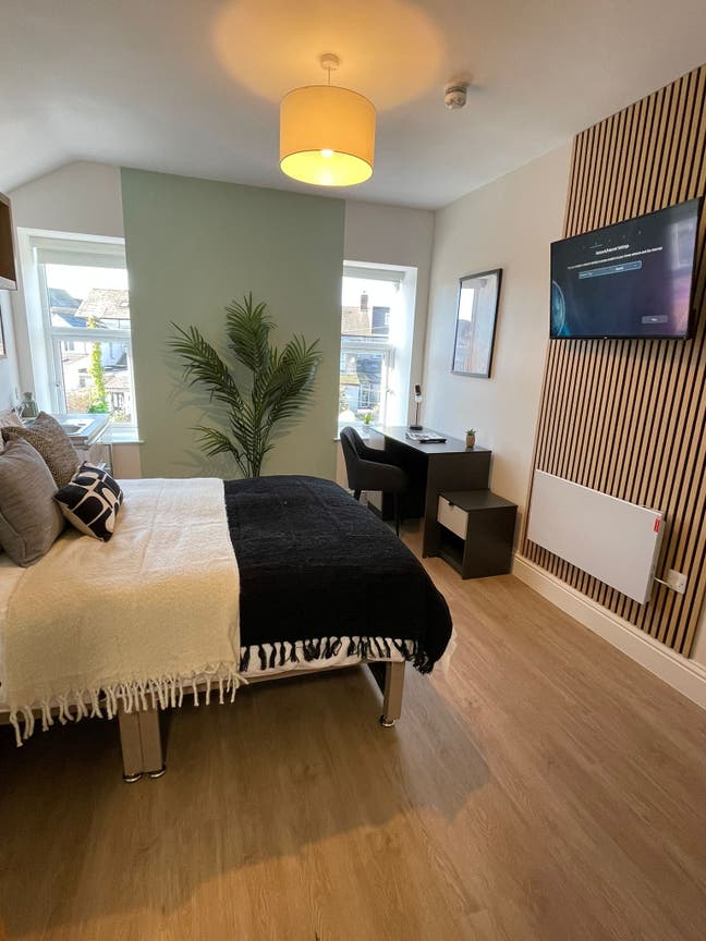 Brand New Renovated, En-suite, City Centre Home Main Photo