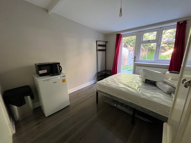 Double bedroom to rent Main Photo