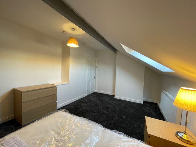 Beautiful large new Double Room near City Centre Main Photo