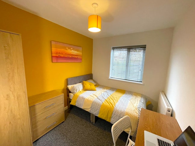 Great Value Room | Close to Town Centre Main Photo
