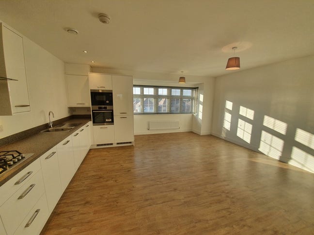 Whitbread Court, Rainham. Main Photo