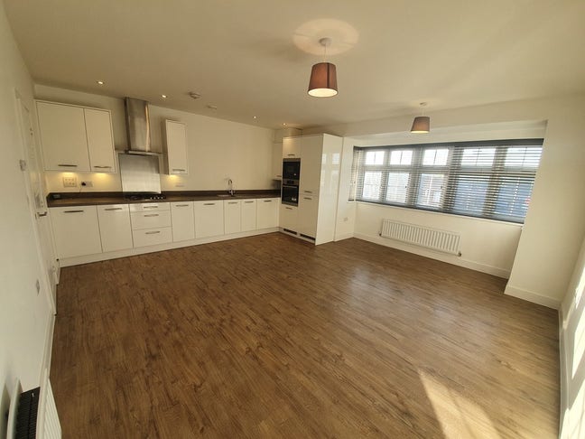 Whitbread Court, Rainham. Main Photo