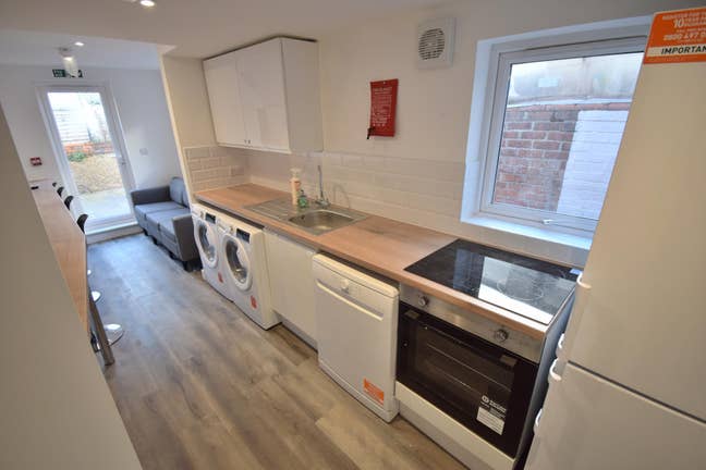 2 Studios & En - Suites - Brand New - Connaught Rd Main Photo