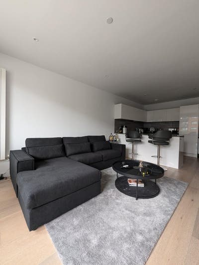 Luxurious bedroom w/ bathroom in Silvertown (RW) Main Photo