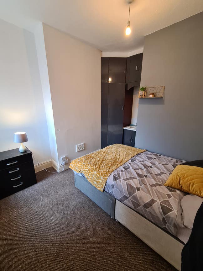Cozy Double Room in Fallowfield– Bills Included! Main Photo