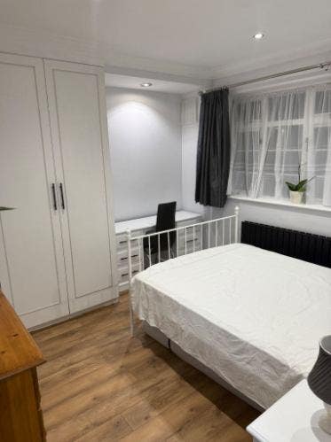 Double Room and Master Room available in E15 4QF Main Photo