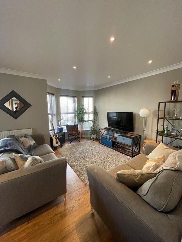 Spacious double bedroom in lovely flat - sublet  Main Photo