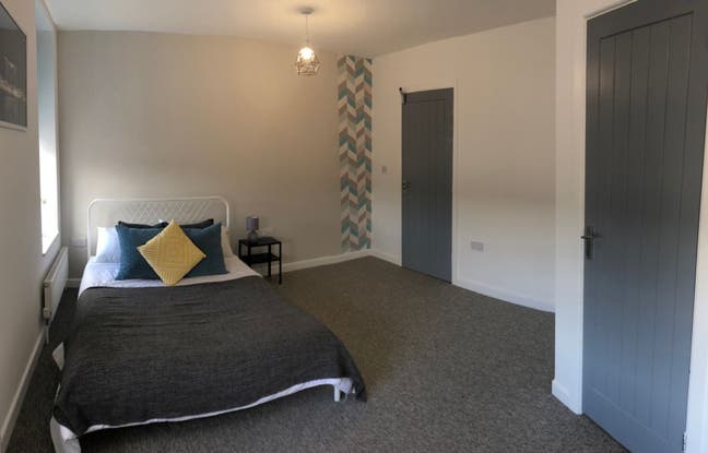 Stylish Ensuite Room • Bills Included • Parking Main Photo