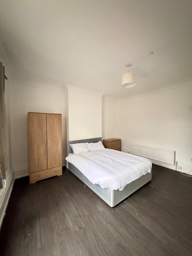 Large Double Room - All Bills Included - Woolwich  Main Photo