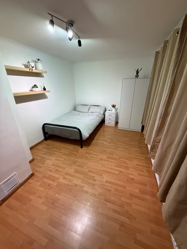 Large Double Room in Roehampton Main Photo