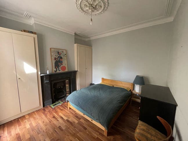 Large Double Bedroom with Entrance to the Garden Main Photo