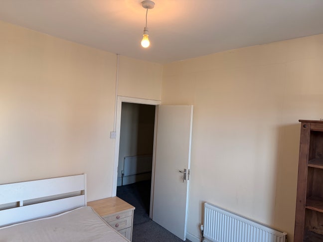 Two bedroom for rent in 4 bed house Main Photo