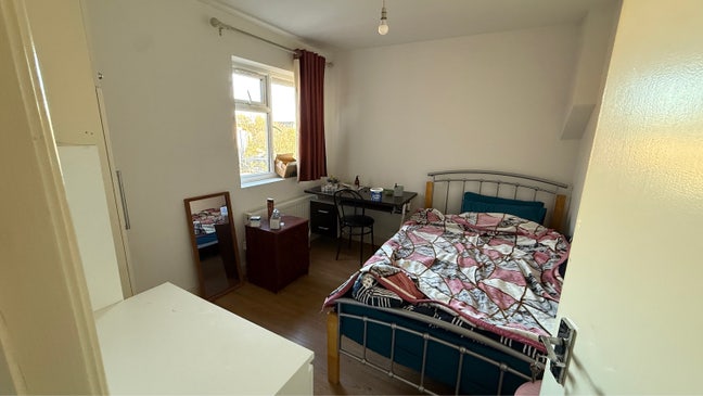 One Room available! (Females only) Main Photo