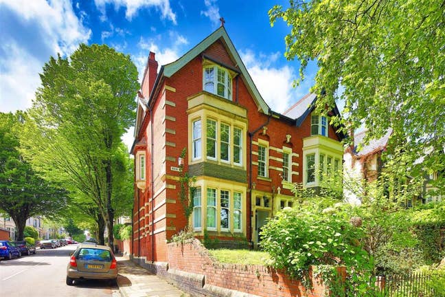 Double room opposite Roath Park  Main Photo