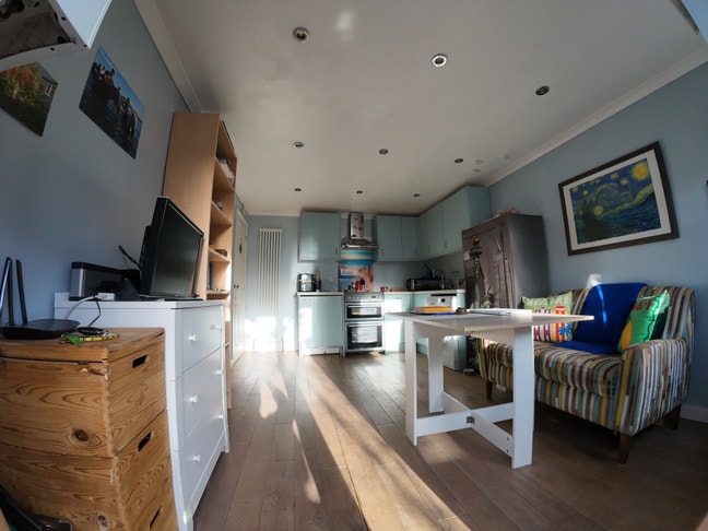 One bedroom detached cottage all bills included Main Photo