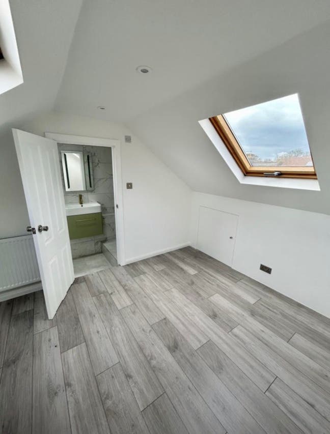 Bright & Large Single Ensuite Room Main Photo