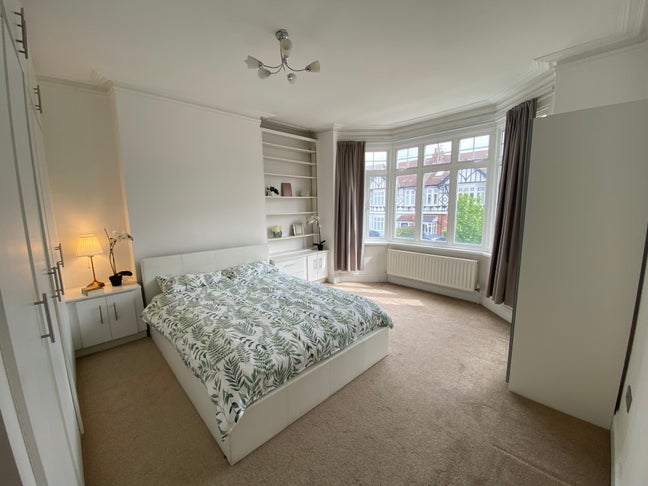 Spacious double room in modern house, quiet area Main Photo