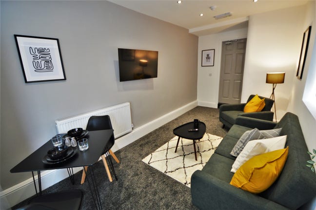 Spacious Room – 3 Minutes from Teesside University Main Photo