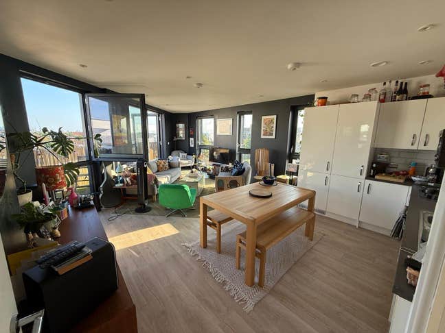 Double room + flat to yourself 4-5 nights a week Main Photo