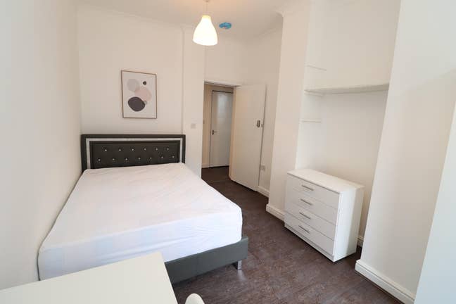 Brixton Room Available Now!!! Main Photo