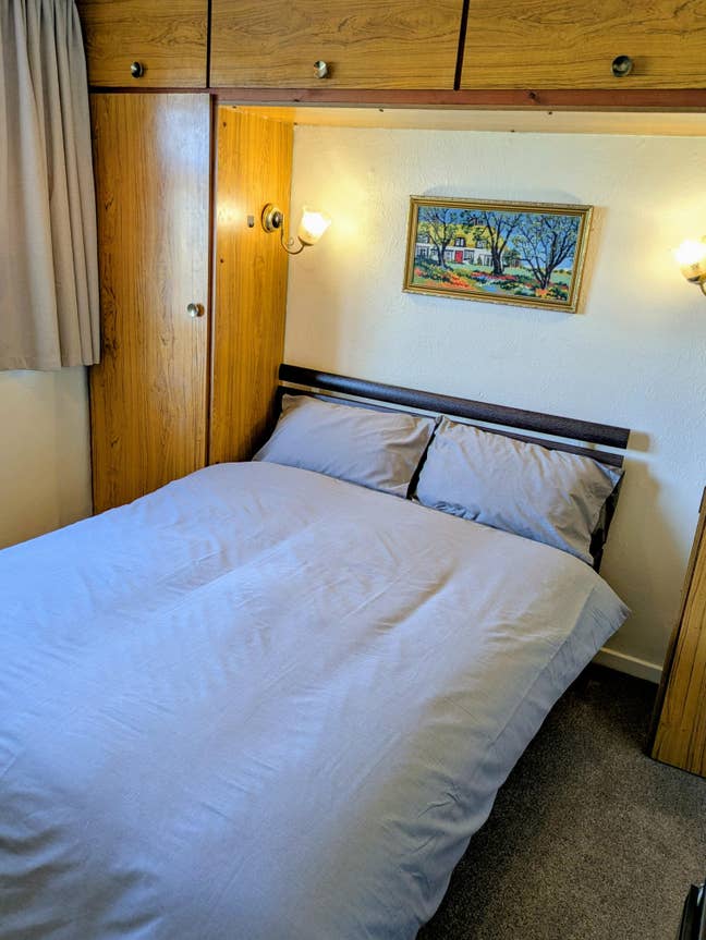 Single Room to Let in West Molesey Main Photo