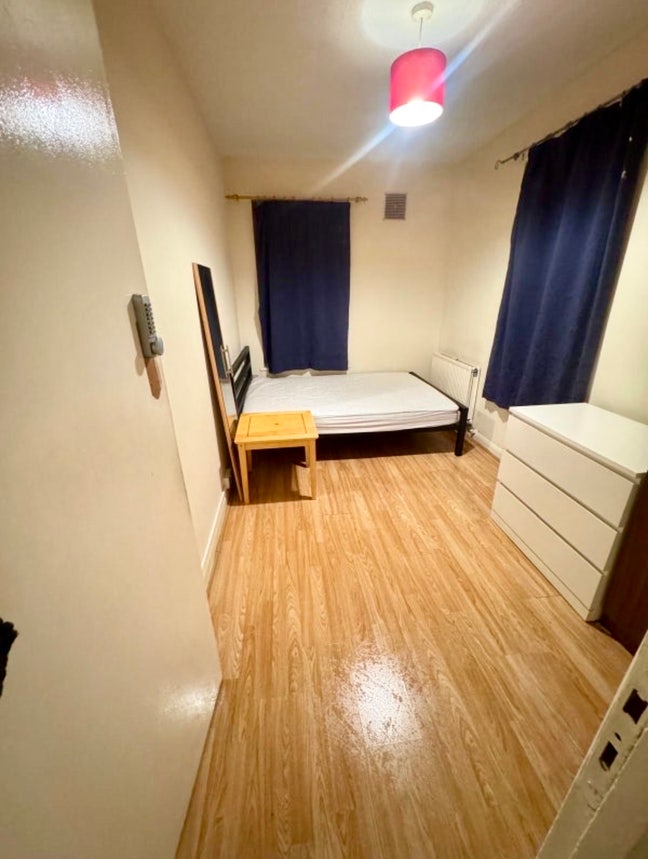 Lovely Room in Prime Location+All Bill Including  Main Photo