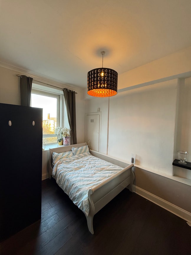 Newly upgraded top floor flat Mcdonald Road Main Photo