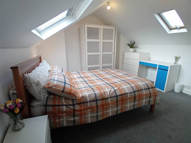 Very Large Room in Good House - 900MB WIFI Main Photo